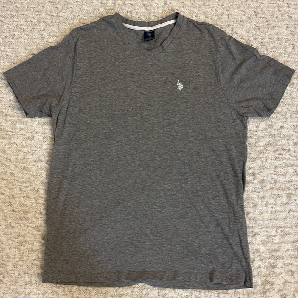 🤍U.S. Polo Assn grey with white logo ,vneck tee - large